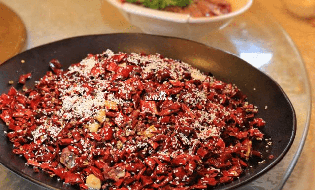 东方美食最新特色菜，与自然美景的美食之旅探索