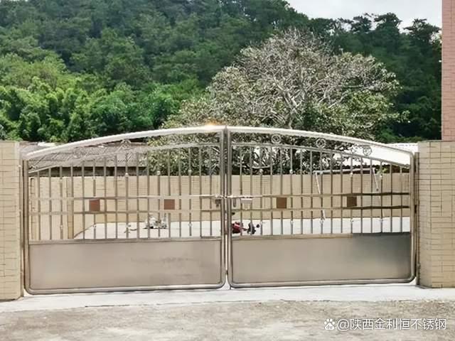 科技与美学的融合，最新款不锈钢围墙大门亮相！