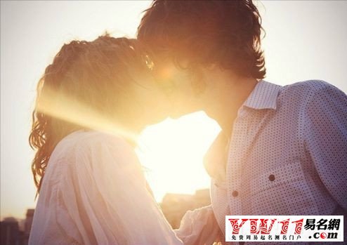 QQ情侣网名2017最新版精选，小巷秘密花园的爱恋