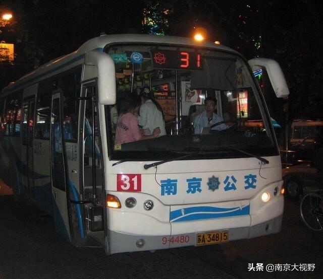 南京公车拍卖掀起热潮，小杨的温馨拍卖故事