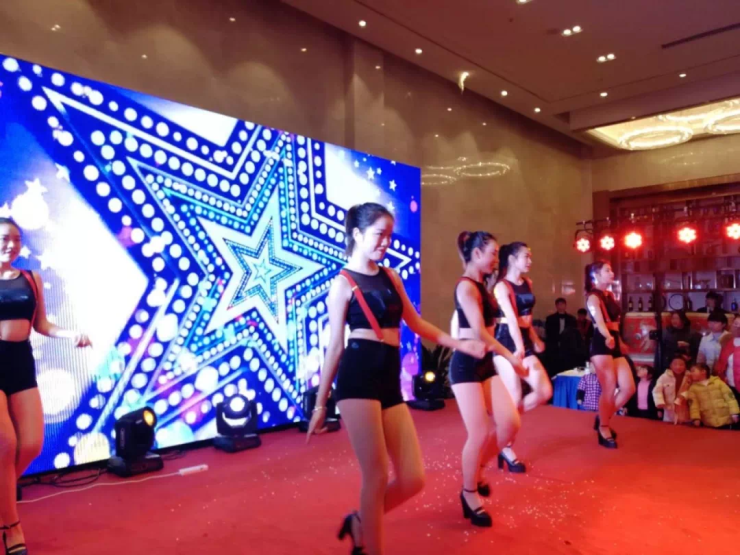 柔力球竞技比赛，力与美的完美结合，小红书上的热血挑战！
