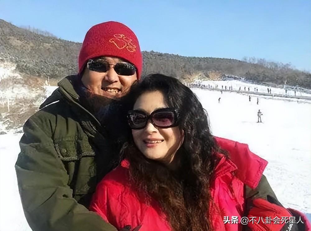 演员表名字加白框，深度解读背后的故事与寓意