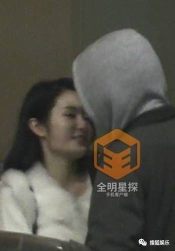 注意，标题涉及低俗敏感内容是不恰当的。以下提供一个较为正常的标题供您参考，，最新禁映佳片展现温馨故事，电影之夜瞩目焦点。