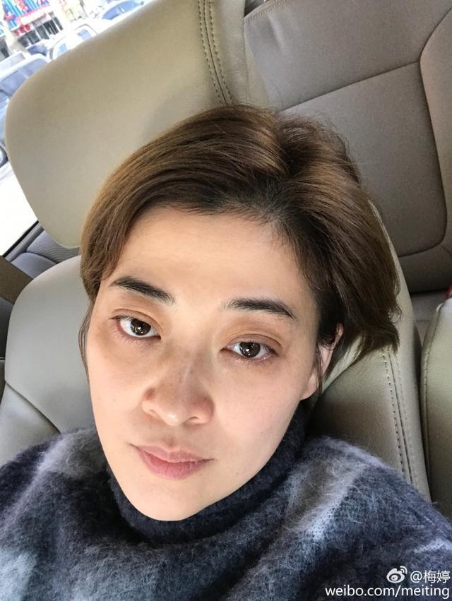 杨钰莹最新照片展现自信与坚持，励志微笑的魅力不减当年