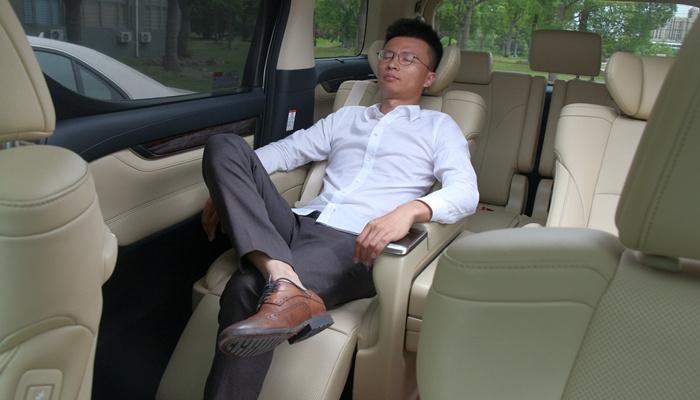 最新款埃尔法图片，驾驭变化，展现自信之源