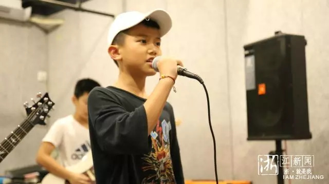 揭秘舞台背后的故事,走进真实的演员世界——弹会演员专访报道