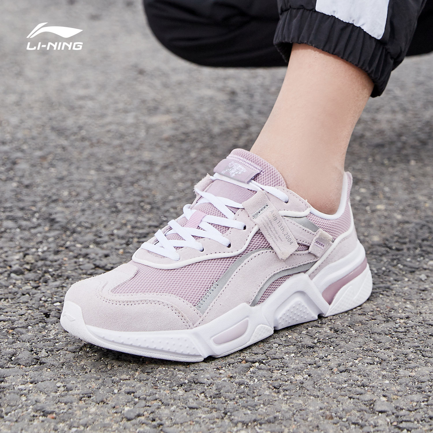 李宁女鞋新款亮相,时尚与舒适并存,展现独特魅力风采!