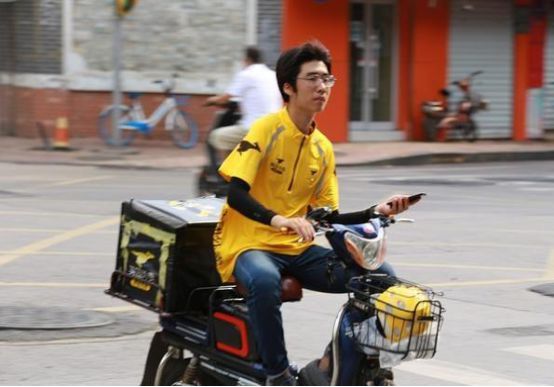 快餐车演员的成长之旅,一路变迁的自信与成就感