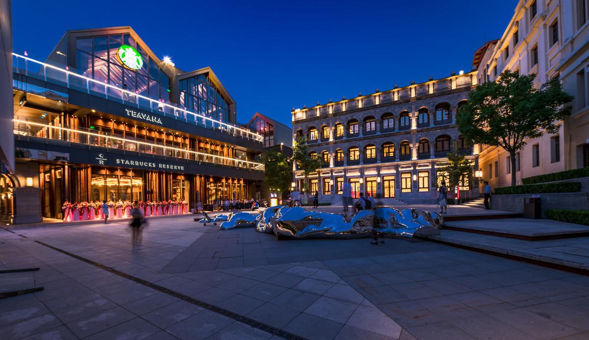 曼联转会最新动态及小巷神秘特色小店的背后故事