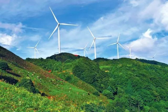 今年最新款时尚旅行,与自然美景的亲密接触