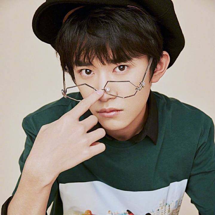 陈立农最新阳光照片,温馨日常的闪耀瞬间