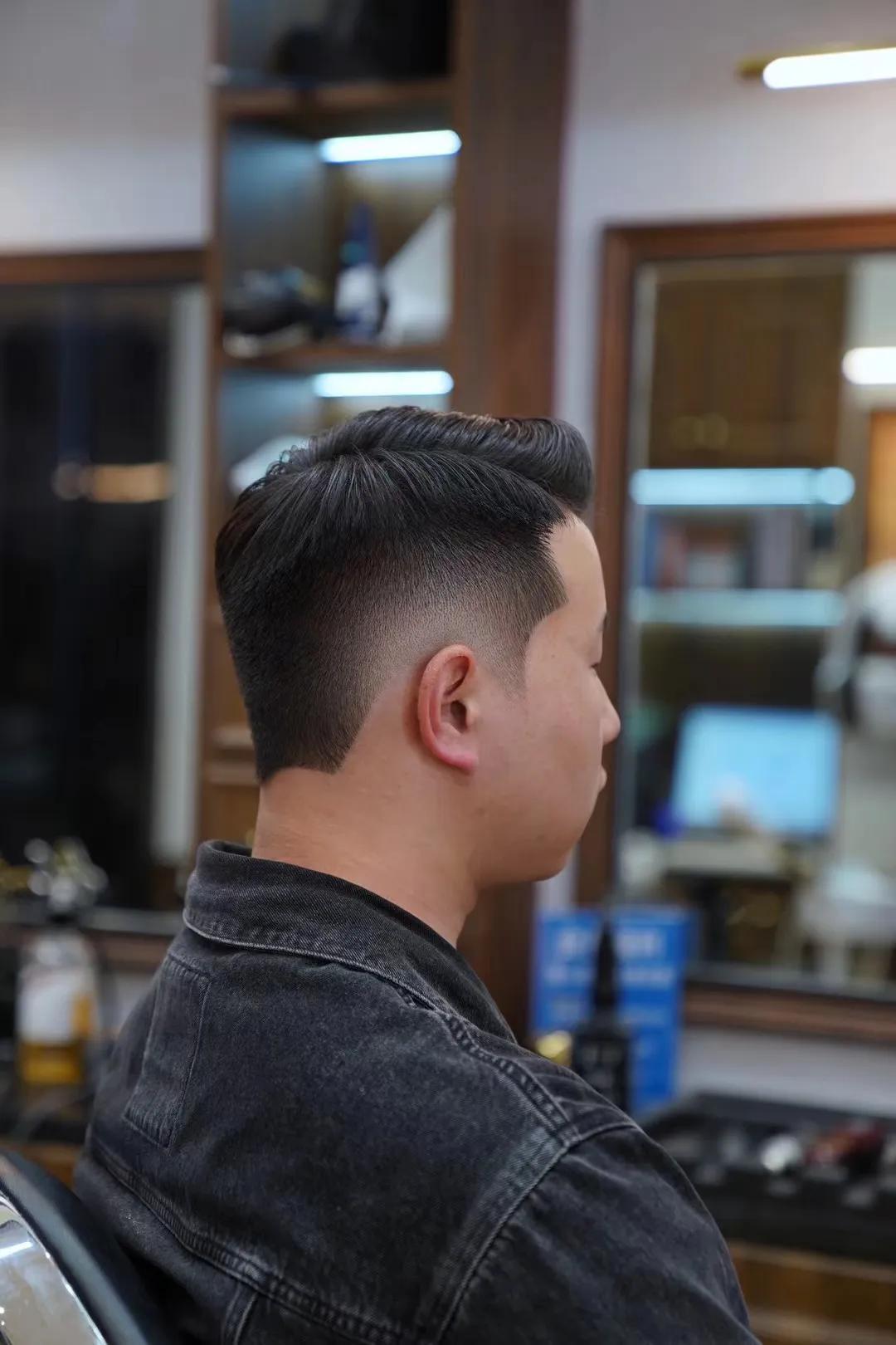 男士最新流行发型概览与趋势分析