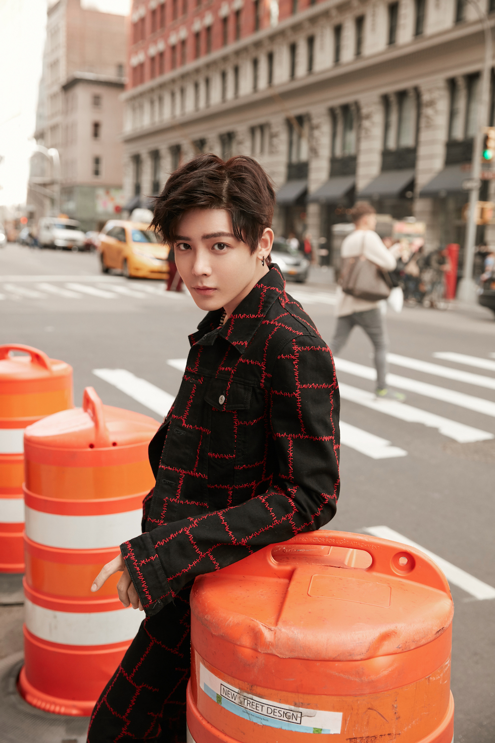 侯明昊最新图片揭秘,小巷深处的独特风情与隐藏的特色小店