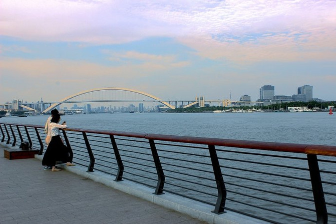 徐汇滨江,日常故事与滨江边的温情友谊揭秘