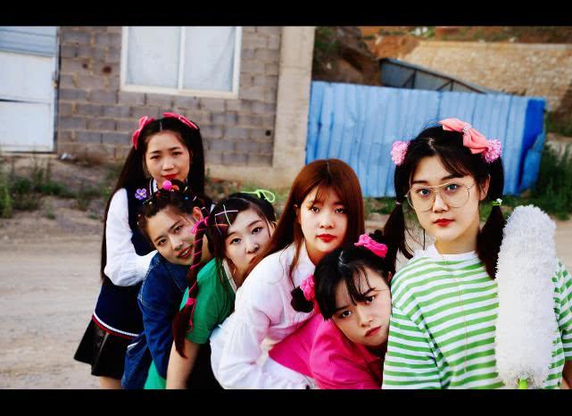 自拍神器最新款,友谊见证与快乐日常的瞬间捕捉工具