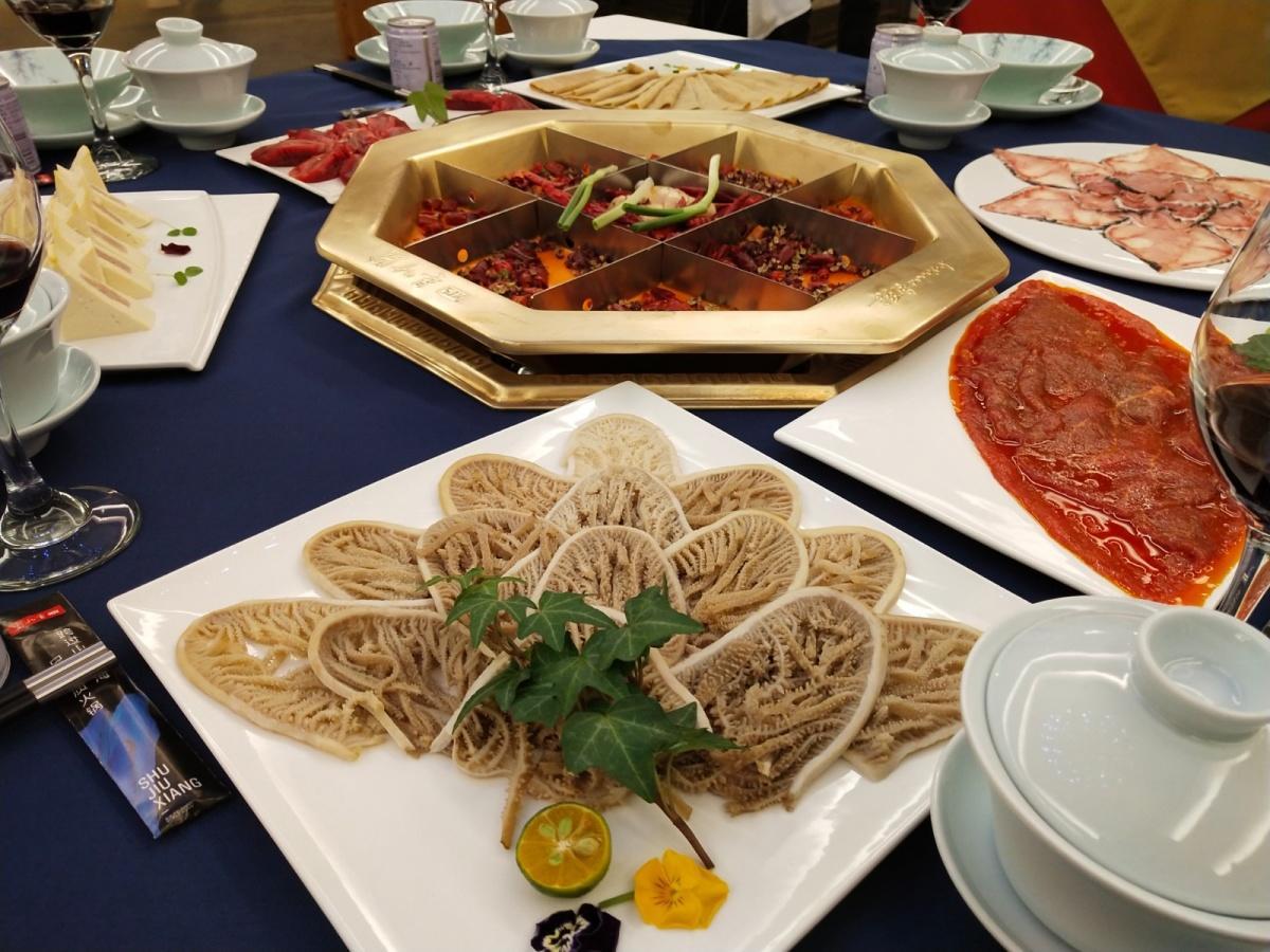 成都楼盘最新动态,家的故事与友情的温馨纽带