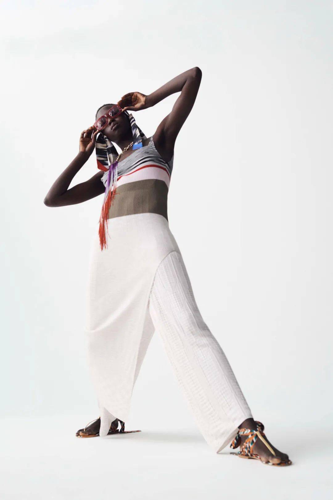 现代舞女装服装最新潮流,时尚风潮中的独特篇章